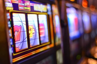erek2 bergambar platform interface showing live dealer and sportsbook options